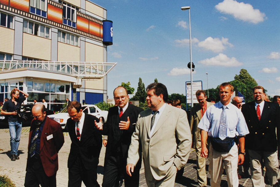 Übernahme des Fotogroßlabors durch Dr. Gerhard Köhler an der Spitze einer Investorengruppe